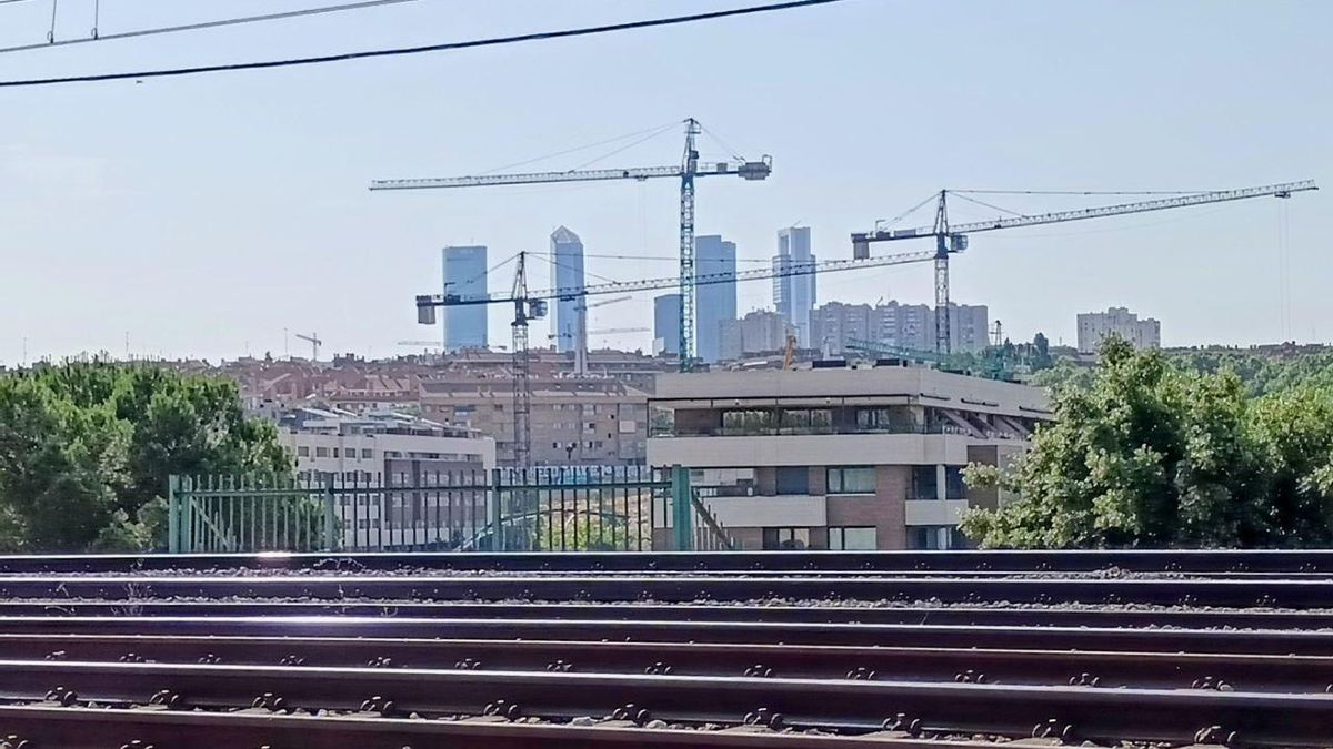 Desde el otro lado de las vías