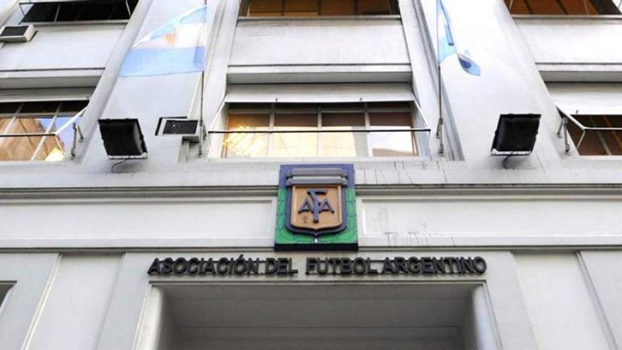 Allanamientos en la AFA y en otros clubes por lavado de dinero y evasión en la transferencia de jugadores