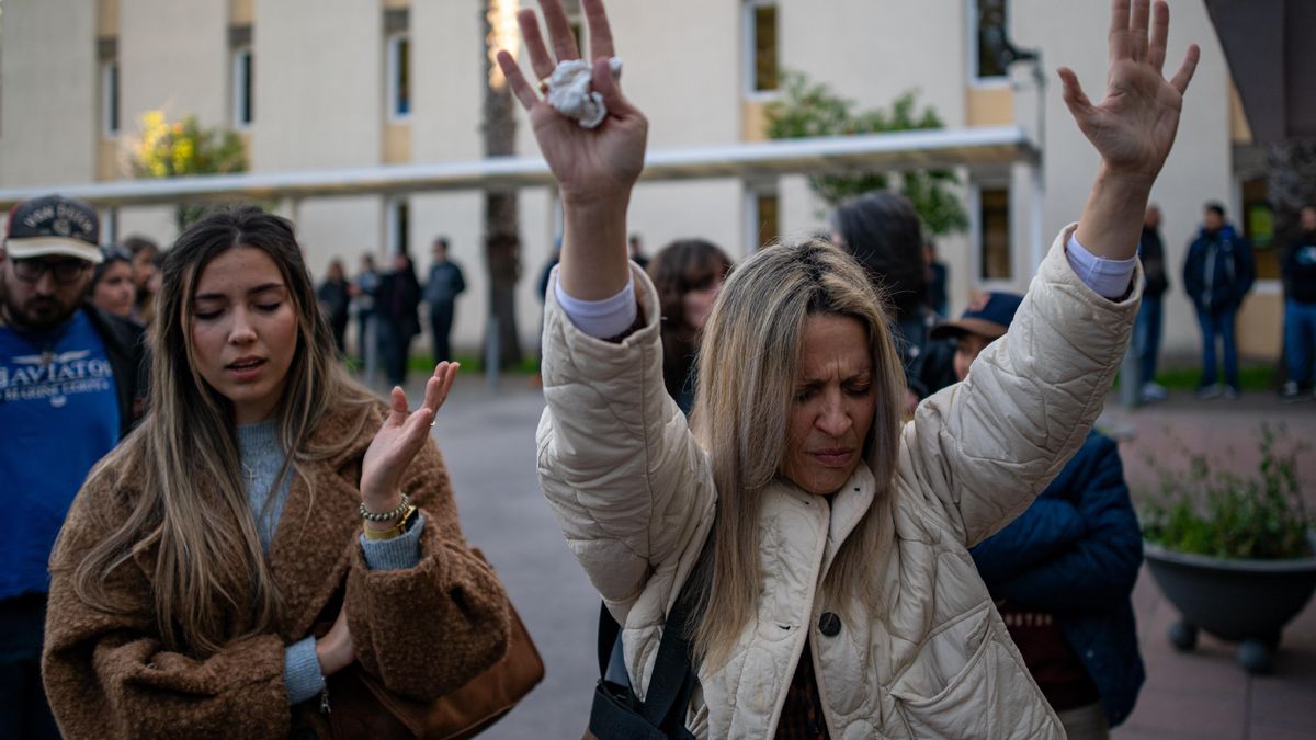 Protesta contra la eutanasia ante el Hospital Sant Camil donde estaba internada Noelia Castillo el 26 de marzo.