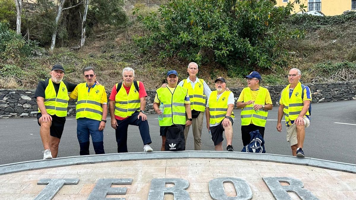 Grupo de voluntarios en un punto de Teror. Cabildo de Gran Canaria.