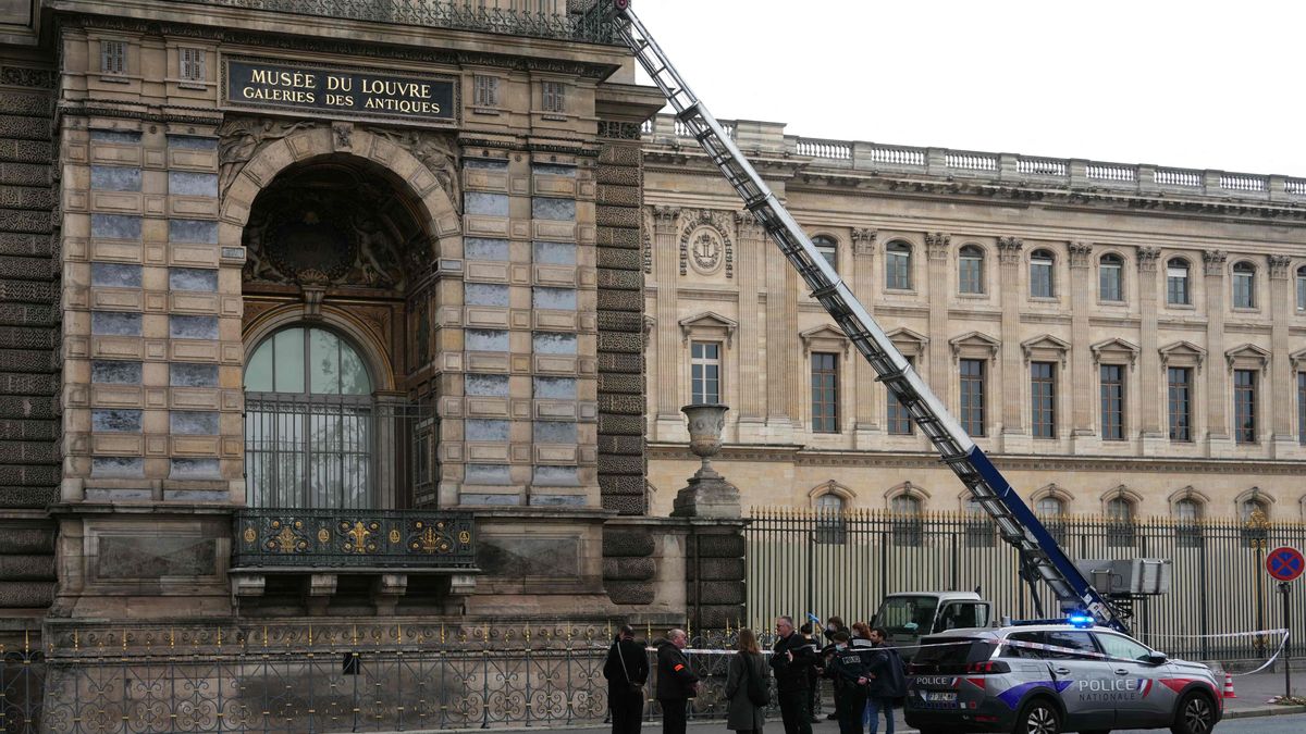Un grupo de atracadores roba varias joyas "de valor inestimable" del museo del Louvre