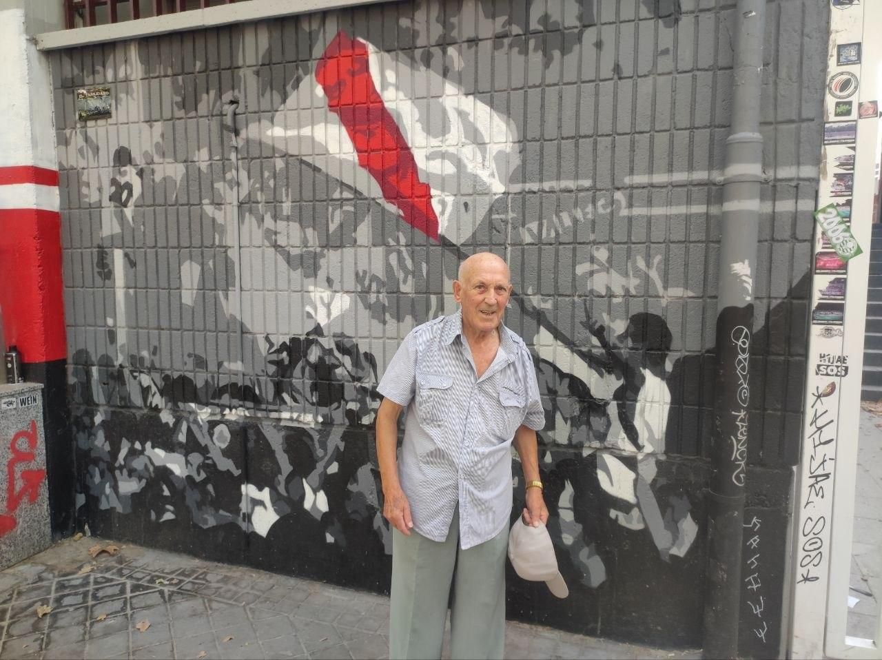 Rafa, a sus 90 años, es el socio número 1 del Rayo Vallecano.