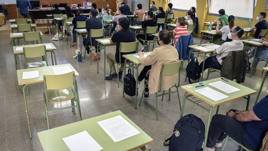 Profesores y aspirantes se rebelan contra las oposiciones a Secundaria en Andalucía: "Hay que replantear qué sistema queremos"