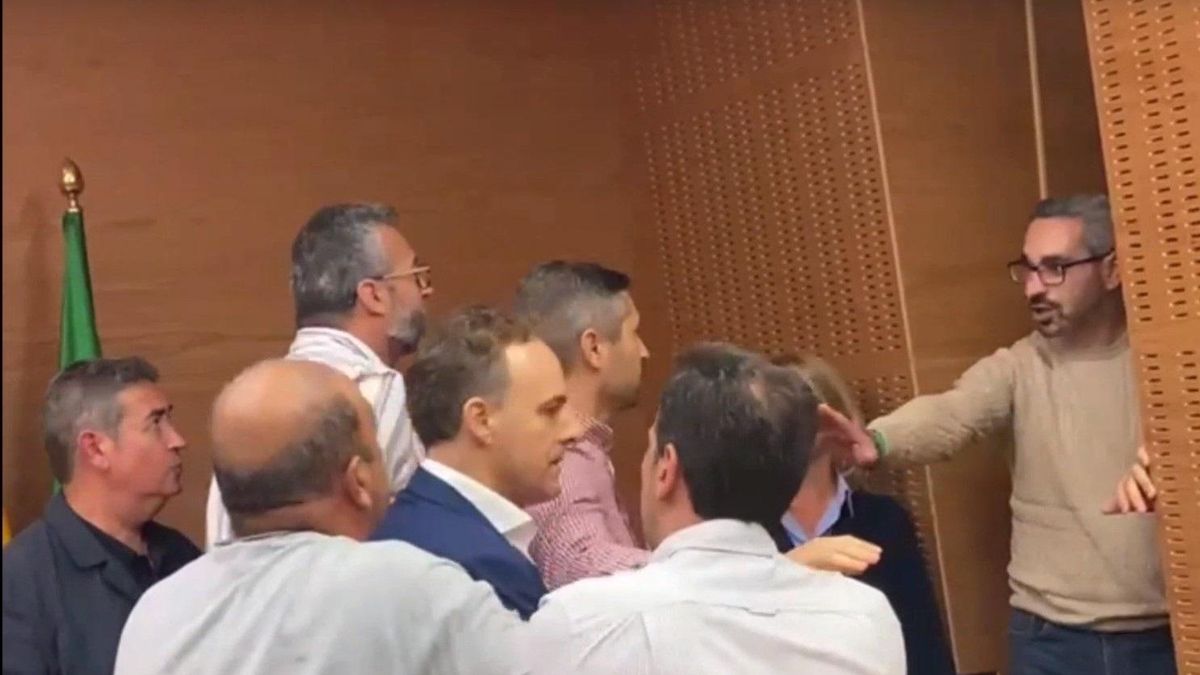 VÍDEO: Una bronca entre concejales de PP y PSOE en El Puerto obliga a ...