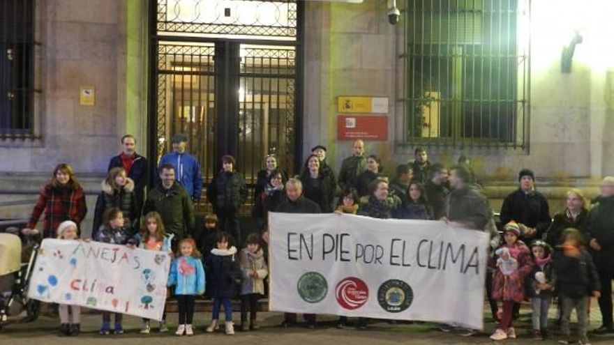 En la Subdelegación del Gobierno, final de la manifestación todos juntos.