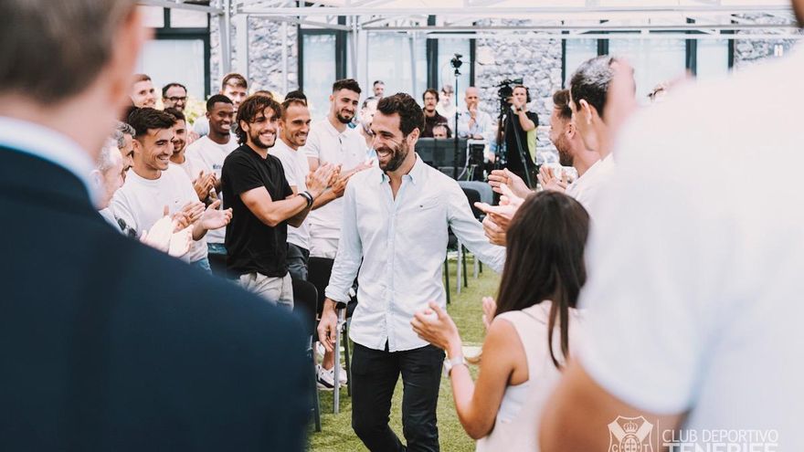Emotiva despedida de Carlos Ruiz del CD Tenerife