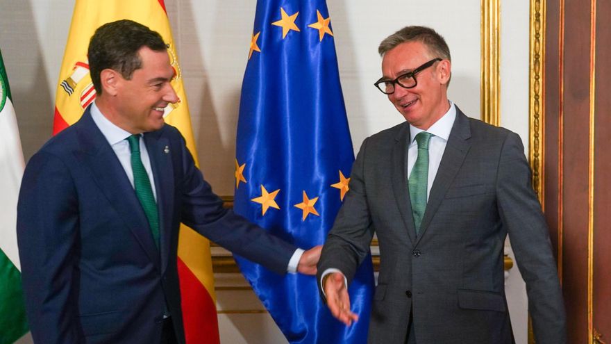 Vértigo en Vox por volver a tropezar en el "error" de quedarse fuera del Gobierno andaluz del PP: "Moreno ya nos engañó"