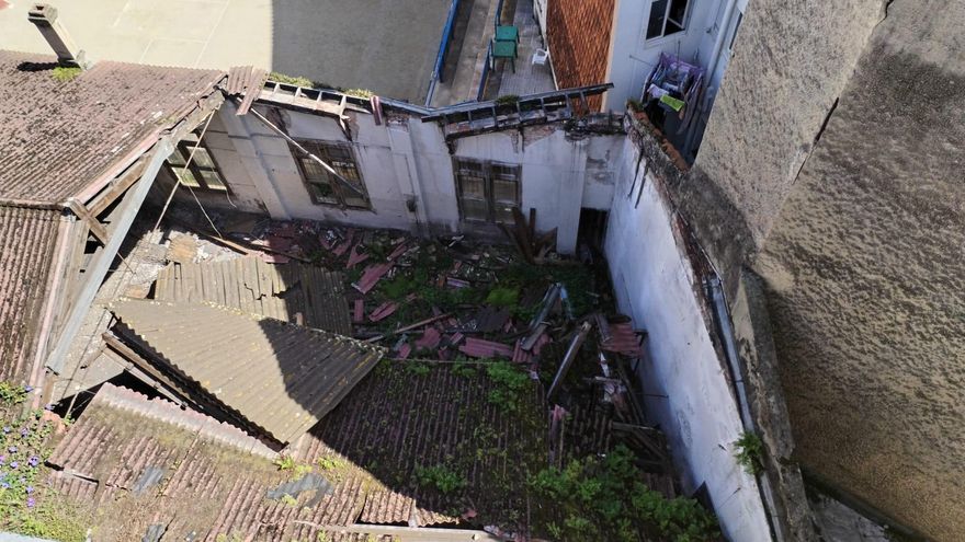 El desplome de la cubierta de Gráficas Martínez en Santander inquieta al vecindario por la fragmentación de uralita cancerígena