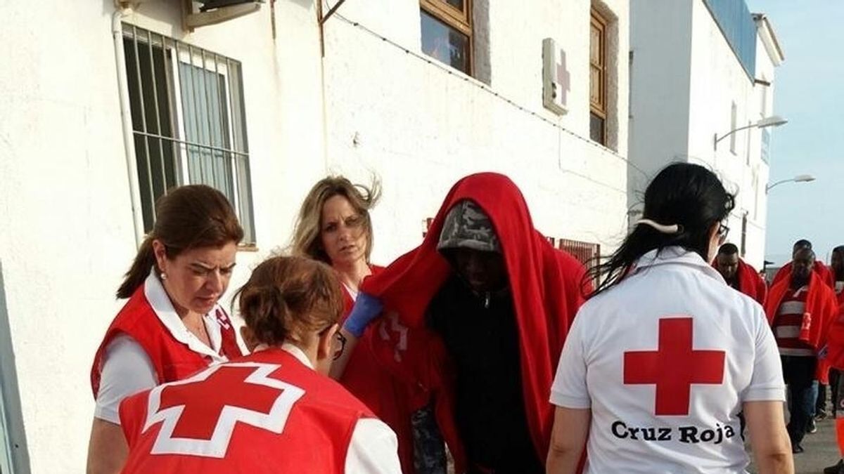 Quedan en libertad 92 inmigrantes llegados en patera a Motril por falta de espacio en los CIE