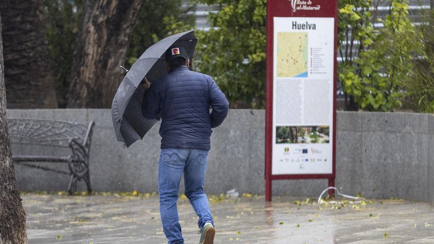 La borrasca Nils desembarca en España con lluvia, viento y temporal marítimo