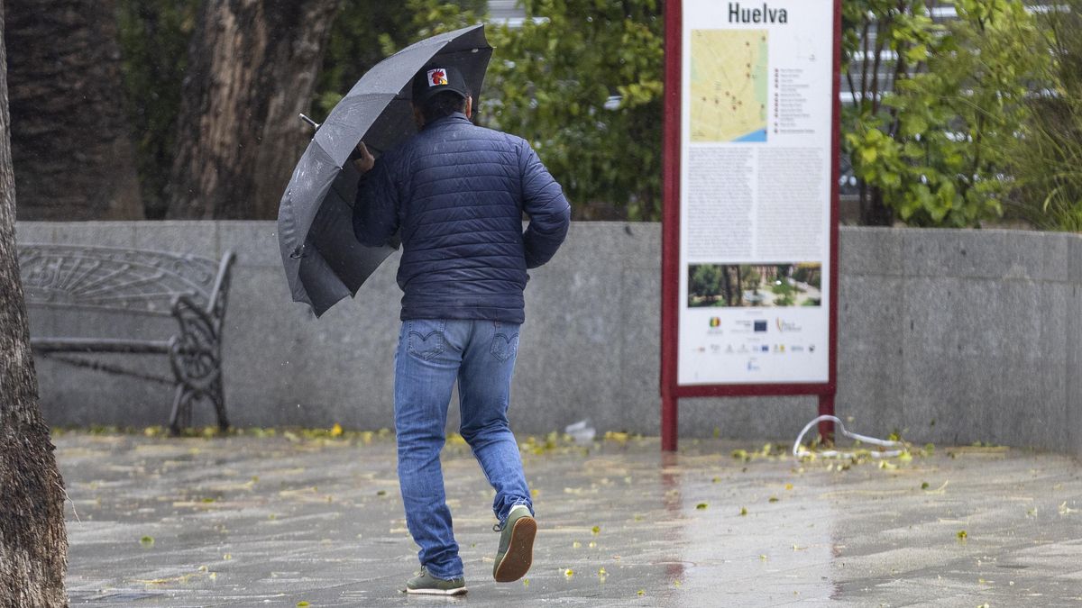 La borrasca Nils desembarca en España con lluvia, viento y temporal marítimo