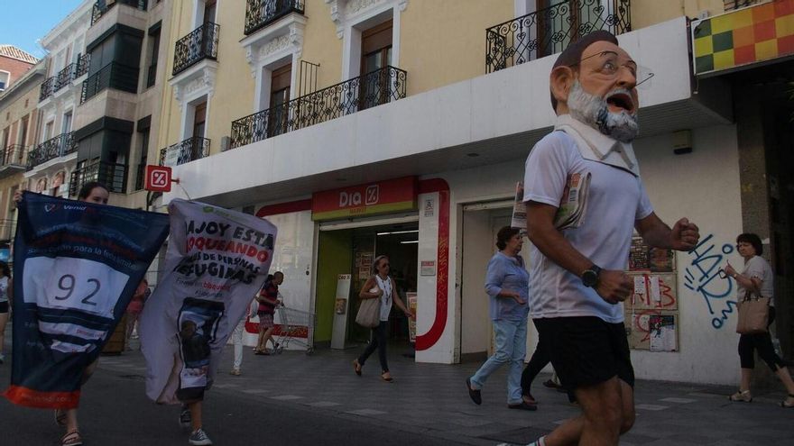 El 'cabezudo' de Rajoy por las calles de Cuenca
