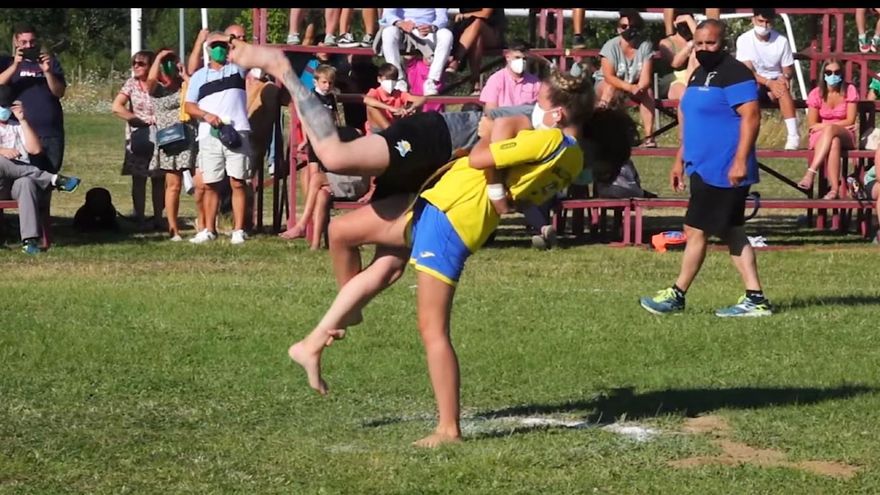 Fotograma del documental ‘Lucha Leonesa. Ser y sentir de los agarres’.