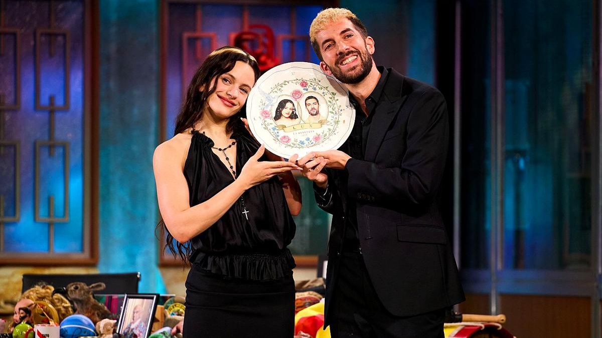 Rosalía y David Broncano en 'La Revuelta'