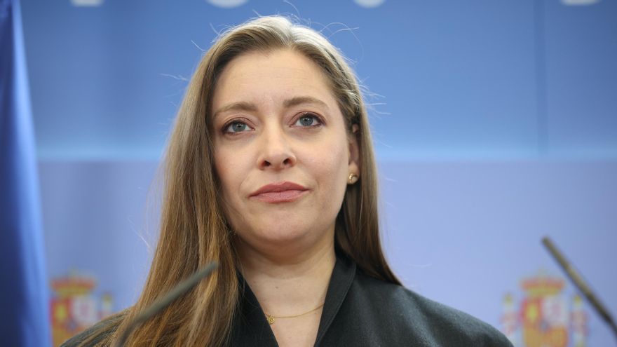 La portavoz del grupo parlamentario Popular, Ester Muñoz, durante una rueda de prensa en el Congreso de los Diputados.