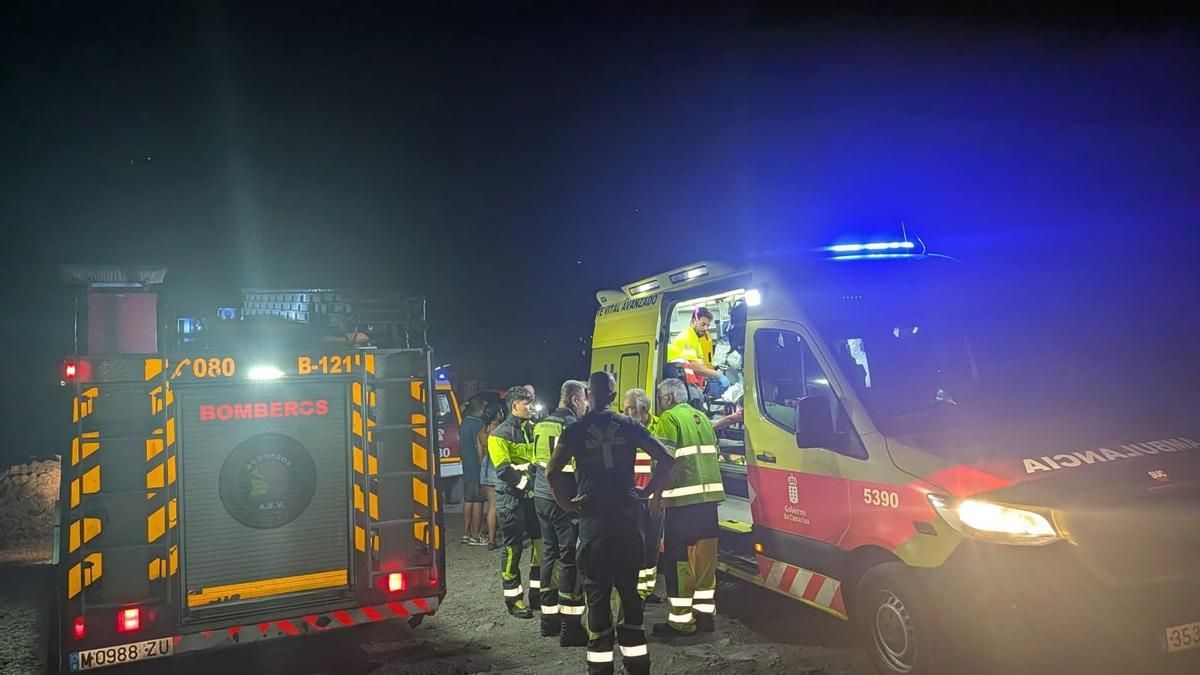 Herida grave tras precipitarse sobre rocas en la costa  Tazacorte