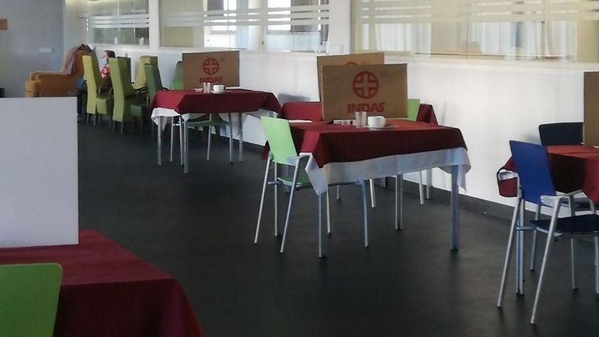 Aspecto de uno de los comedores / zonas comunes de la residencia Ensanche de Vallecas (Madrid).