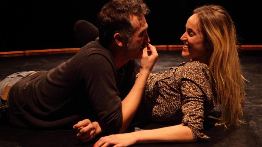 Un momento de la representación teatral 'Cariño'.