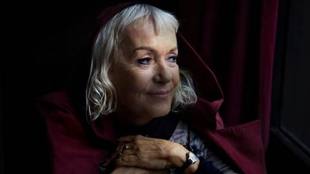 La escritora Monika Zgustova presenta este viernes en San Feliz de Torío su novela sobre el exilio y la identidad
