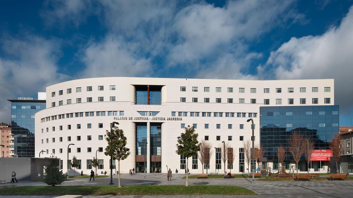 La jueza deja en libertad al encarcelado por la muerte de su expareja en Pamplona tras precipitarse desde una vivienda