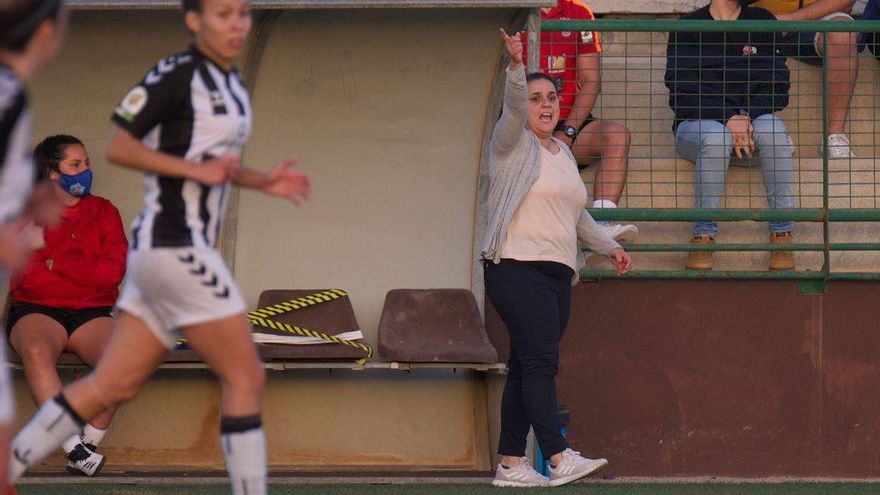 El Juan Grande renueva a su entrenadora María Pontejo
