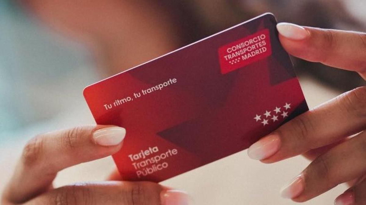 El Gobierno de Ayuso despeja la incógnita a tres días de 2026: mantendrá los descuentos en el abono de transportes