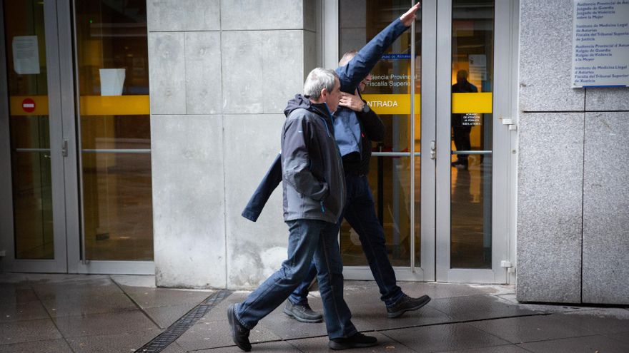 Un policía local de Asturias admite que acosó sexualmente a otra agente después de varios intentos para archivar el caso