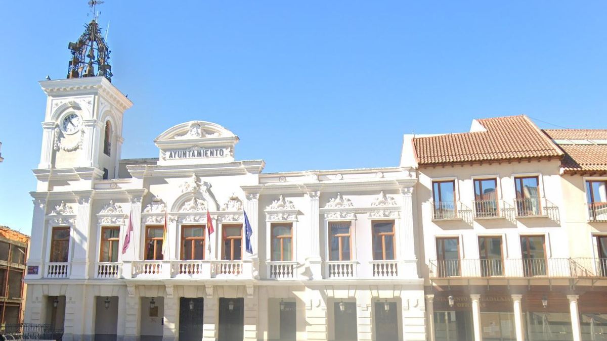 Guadalajara, un año más sin bandera arcoíris en el balcón de su ayuntamiento: "Es un retroceso preocupante"