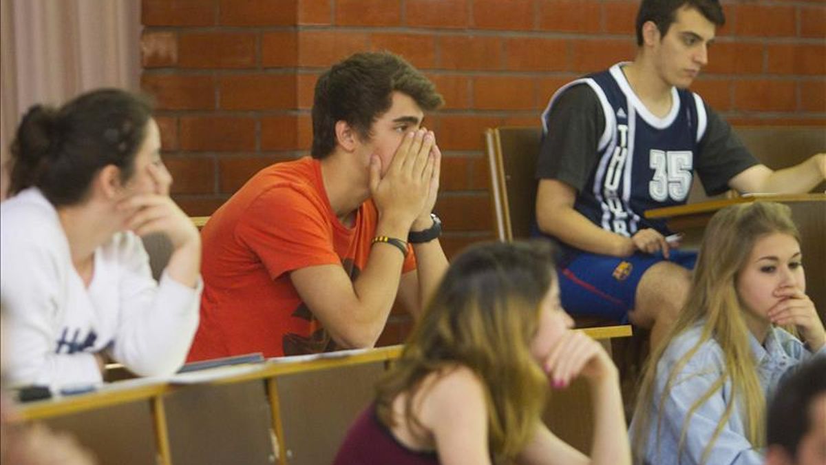 Las chicas repiten menos, rinden mejor en lectura y peor en matemáticas