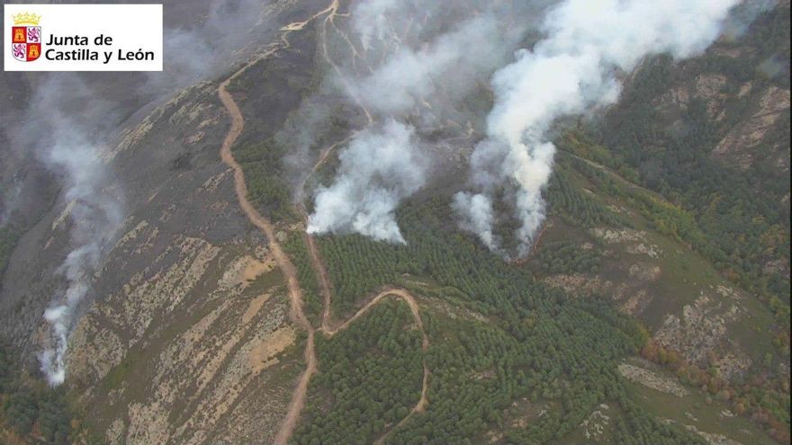El fuego de Pico del Lobo baja a nivel 0 de peligrosidad en Segovia y se da por controlado