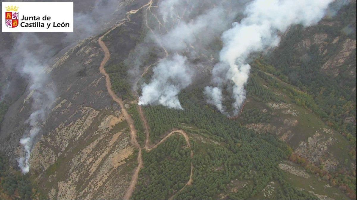 El fuego de Pico del Lobo baja a nivel 0 de peligrosidad en Segovia y se da por controlado