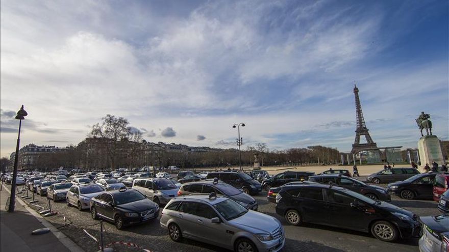 La circulación alterna en París por la contaminación reduce los atascos