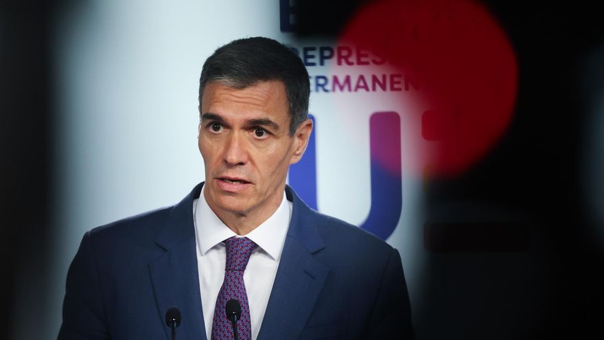 El presidente del Gobierno español, Pedro Sánchez, interviene en una rueda de prensa durante la cumbre del Consejo Europeo.