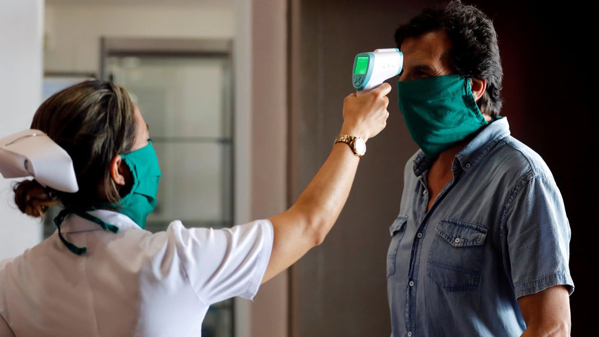 De las 86 infecciones recién detectadas, 51 son contactos de casos confirmados, 31 tienen fuente de infección en el extranjero y en otras cuatro no se ha precisado dónde adquirieron el coronavirus SARS-CoV-2. EFE/Ernesto Mastrascusa/Archivo