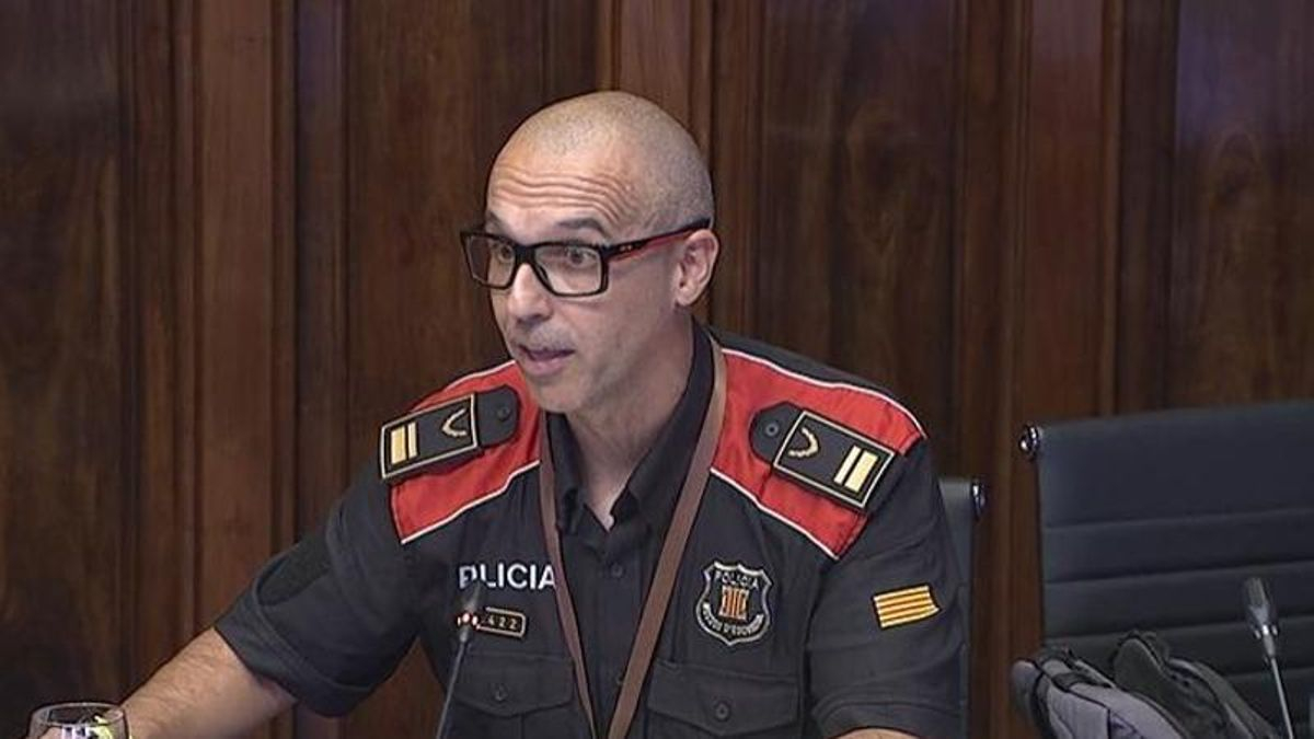 El jefe de Información de los Mossos desautoriza a la consellera de Interior y respalda el espionaje a una asamblea de profesores