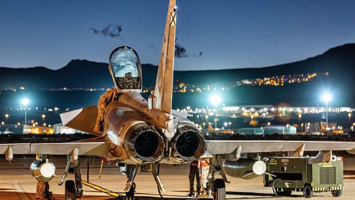 Uno de los aviones, en la base de Gando