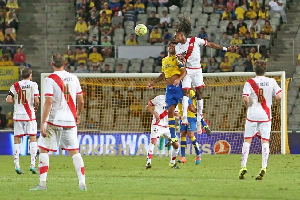 Partido entre la UD Las Palmas y el Rayo Vallecano. (ALEJANDRO RAMOS)