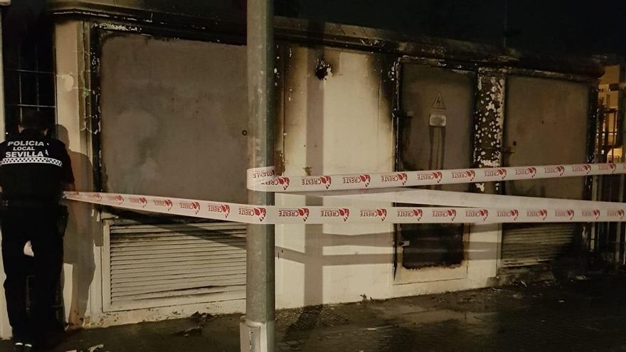 La sobrecarga de la red hace arder un centro de transformación en Torreblanca