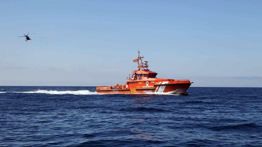 Ocho niños murieron en la patera rescatada la pasada semana a unos 500 kilómetros de El Hierro