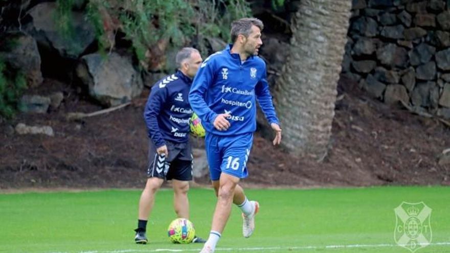 Aitor Sanz asegura que el CD Tenerife irá a Gijón "con la confianza alta"