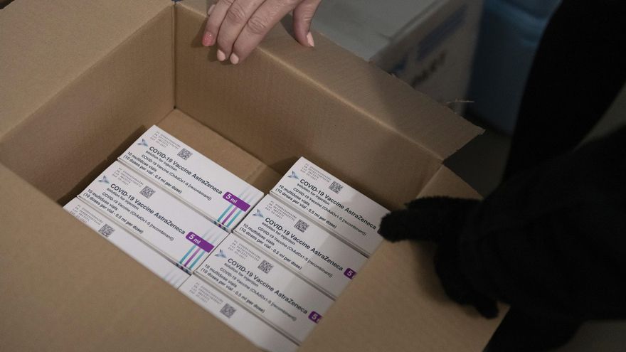 Paquetes de la vacuna de Oxford/AstraZeneca enviados a Hungría. EFE/EPA/Attila Balazs/Archivo