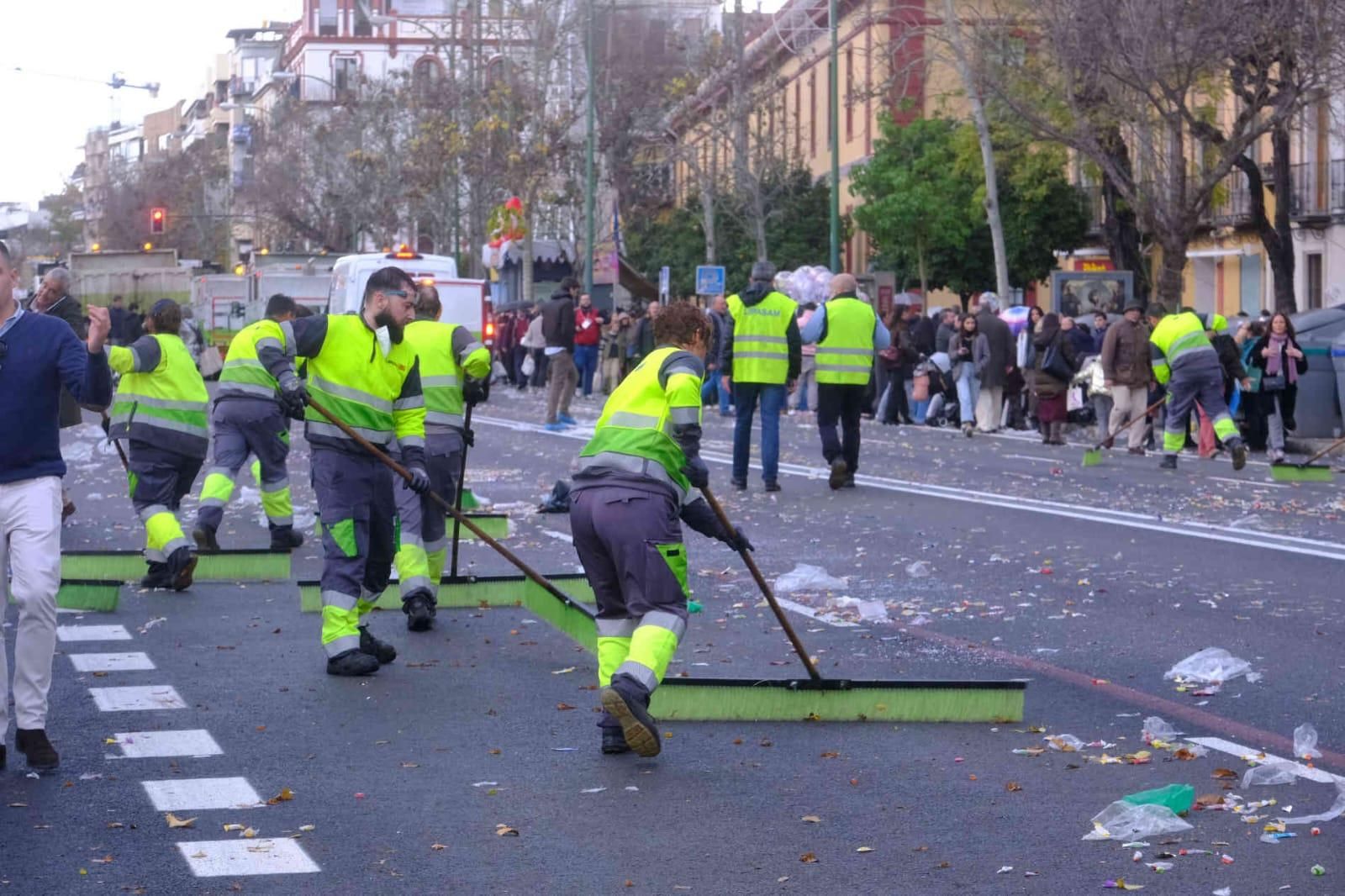 Los trabajadores de Lipasam son como la última carroza del cortejo