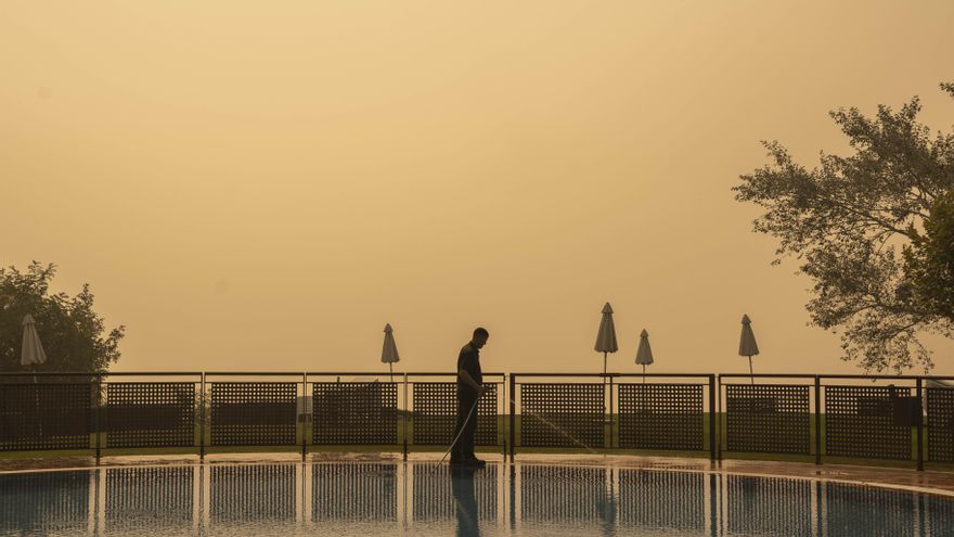 Los incendios de Ourense arrasan más de 31.000 hectáreas y mantienen desalojados y confinados a vecinos de varias aldeas