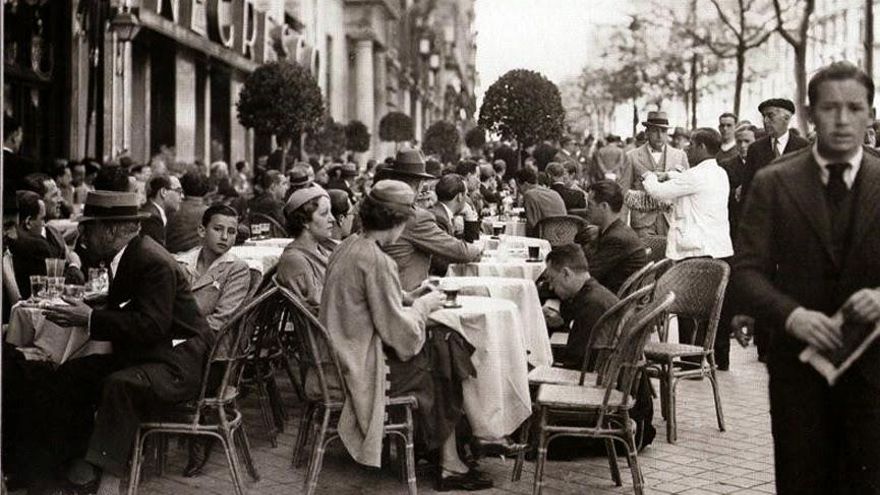 Imagen del Café Granja El Henar, situado hasta 1948 en el número 40 de la calle Alcalá, tomada en 1935.