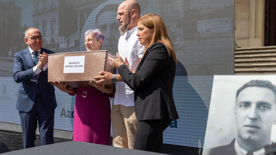 La familia recupera 88 años después los restos de un diputado republicano alavés asesinado al comienzo de la Guerra Civil