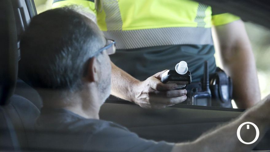 Los controles de alcohol y drogas al volante en la campaña de la DGT en Córdoba, en imágenes