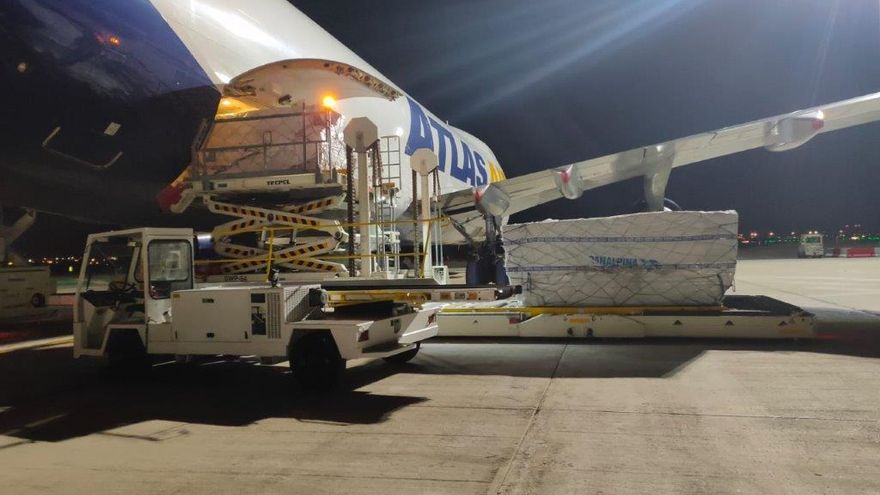 Uno de los vuelos procedentes de China que trae material de protección a Castilla y León.