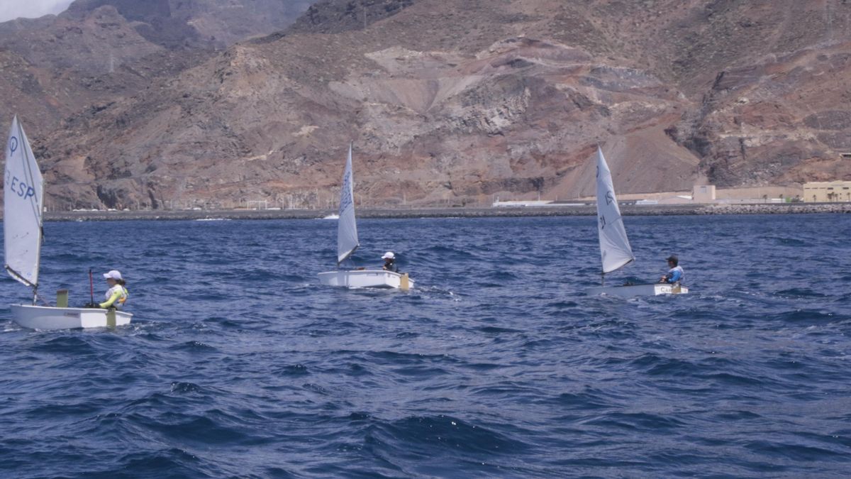 Playa San Juan acoge el Campeonato Insular de Optimist