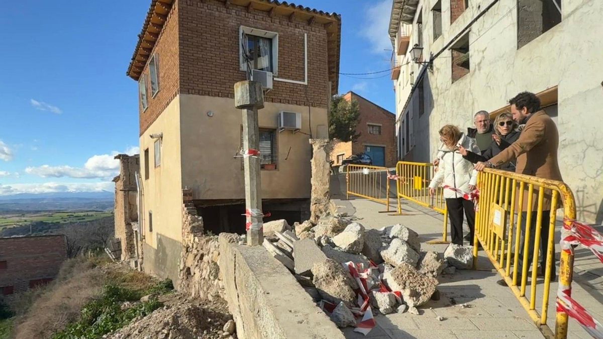 La Diputación de Huesca actúa de urgencia en Fonz para proteger a una familia desalojada por el deslizamiento de un talud