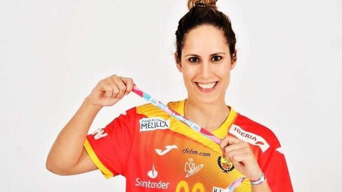 Mireya González, reconocida como uno de los referentes del balonmano leonés
